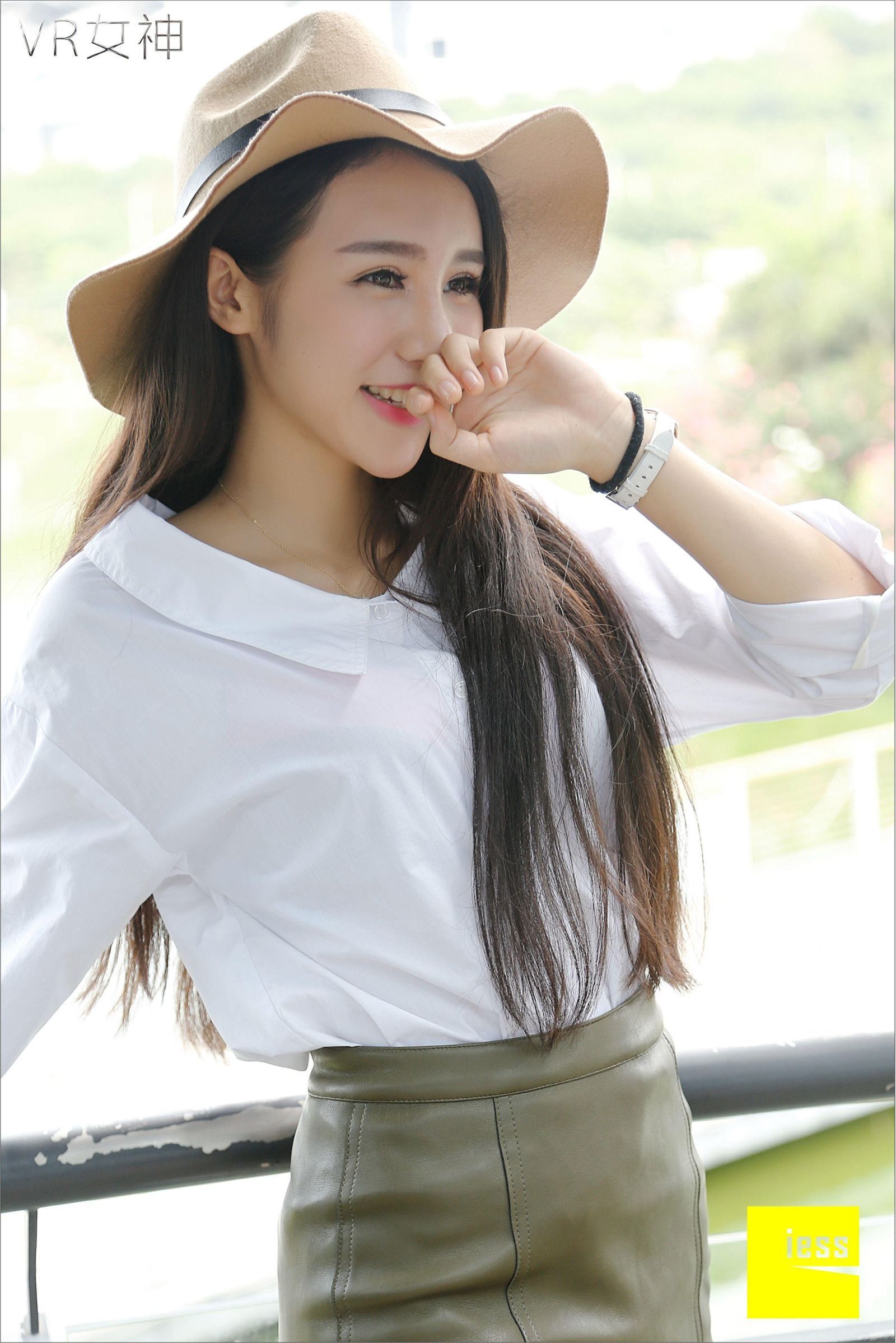 [IESS]异思趣向 女主播SASA 白球鞋的丝足梦游